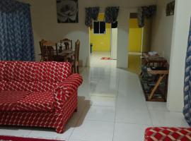 Bella's Cottage, Hotel mit Parkplatz in May Pen