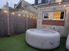 Triplex Hot Tub House with Private Garden