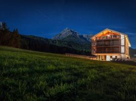 JOAS natur.hotel.b&b, hotel em San Candido