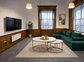 Stylish Two-Storey Apartment Rochdale, Hotel in Rochdale