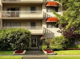 Royal Scot Hotel & Suites, Trademark Collection by Wyndham