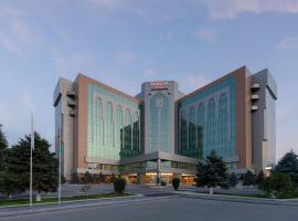 Ramada Plaza by Wyndham Gence, хотел в Ганджа