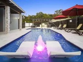 Luxury Vacation Home - Private Pool Outdoor Living