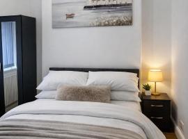 Stylish 1BR Apartment Fast WiFi 15 mins to Central London, hotel i London