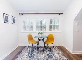 Forested Retreat a Scenic Above Garage Suite