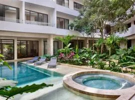 Narai 2BR Rooftop Pool & Jacuzzi
