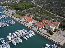 Apartment ACI Marina CRES, hotel with parking in Cres