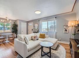 Boho Denver Retreat in Park Hill Near Downtown, hotel en Denver