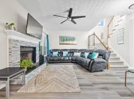 Spacious 4BR Home Office, Game Room, Deck and huge Lawn