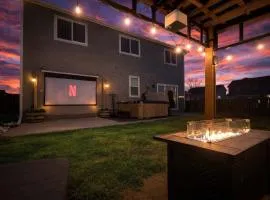 FlightDeck HotTub Fireplace NearAirport FamilyHome