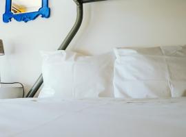 Help Yourself Hostels - Restelo, Hotel in Lissabon