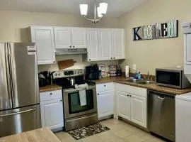 22 min to Beach-2 bd room-Self check in -sleep 6-BBQ-WD