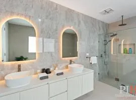 Spacious Central 2 story Luxury with views