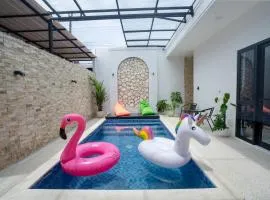 Villa Rooz BARU private pool dining kitchen