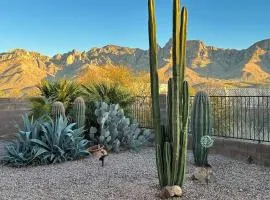 Expansive mountain views! Spacious retreat near Catalina State Park!