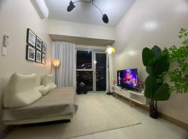 Playful 1BR With Magnificant Bayview Garden View Near Okada Solaire Aiports with Free Parking, hotel sa Maynila