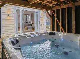 Cosy Studio Cabin with Optional Hot Tub Lilliput near Sandbanks beach