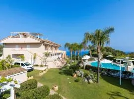 Studio for couples in Capo Vaticano with pool