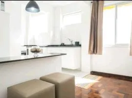 Lindo Apartamento a 500m da Barra