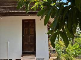 Quiet Garden Bungalow - walking distance to beach, Koh Yao Noi, Hotel in Ban Nong Chaeng