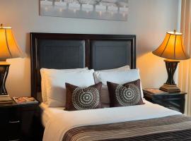 Spacious-Cozy 2Bed Condo in Square Ones Misissauga โรงแรมในมิสซิสซอกา