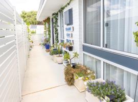 Shabby Chic Shack - 2 bedroom Beach Cottage โรงแรมในยานเชป