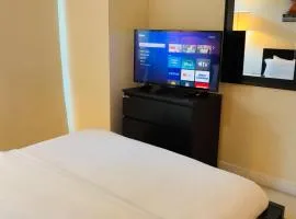 Stylish Cozy 1Bedroom Condo in Square one centre