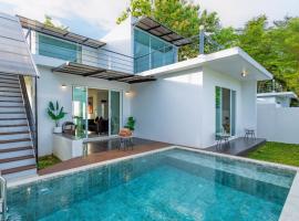NEW! 3-Bedroom Pool Villa Overlooking Chalong Bay-Nariya V9, Hotel in Chalong