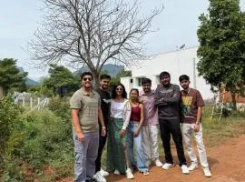 Jani and jai little home, adhiyogi, Isha, Dual AC x2 room villa