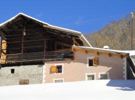 La Maison de Lucien, chalet 4 étoiles pour 10 personnes, hôtel à Saint-Véran