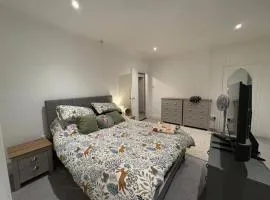 Spacious 3-Bed Terrace, Great Links