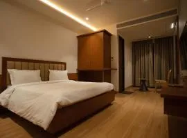 Hotel The Rajaji Restaurant and Rooms