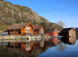 Lysefjord's pearl - the boathouse by the Preikestolen, Hotel in Strand