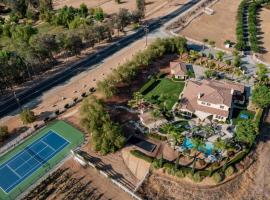 Villa Verdot 6BR Estate w Pool Tennis Basketball, hotel v destinácii Temecula