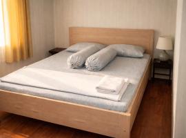 Fideluna Beach Bungalow, Hotel in Insyurifuri