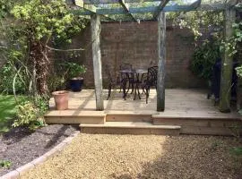 Vine Cottage, #Kelsale, sleeps 2, Close to #Aldeburgh #Saxmundham #Sizewell #Woodbridge Managed by Aldeburgh Coastal Cottages