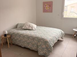 La terrasse, hotel i Charleval