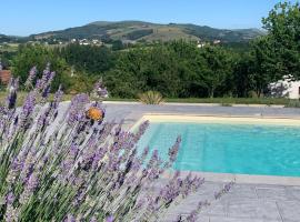 Le cocon Laina Piscine & spa optionnel, Hotel in Irissarry