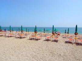 RS305 - Marcelli, nuovo bilocale fronte mare – hotel w mieście Marcelli