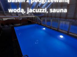 Domki Złote Piaski Kryty Basen Sauna Jacuzzi, отель в городе Ястшембя-Гура