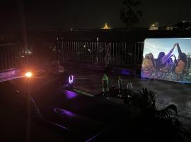 Shomens World 3rd Rooftop Villa, hotel a Mumbai