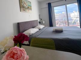 Rimini Balcony Studios - Steps from the Sea, hotel v mestu Paphos City