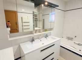 Viesnīca Chambre Juju Cocooning tout confort pilsētā Korbēesona