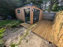 Peaceful, Private and Spacious Double Garden Cabin