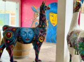 Shambala Hostel, hotel di Huacachina