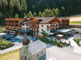 Almhotel Glieshof, hotel v destinaci Malles Venosta
