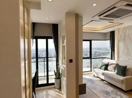Luxury 2BR River View 360 Pool Gym Access