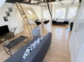 Central Luxury apartment - Free private parking