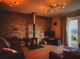 1 Bed Rural cottage between the mountains and Sea in West Wales