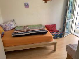 Doppelzimmer mit Terrasse zum Garten, ruhig, Weinbergsblick, zusätzliches Kinderzimmer anbei möglich, Hotel in Winningen